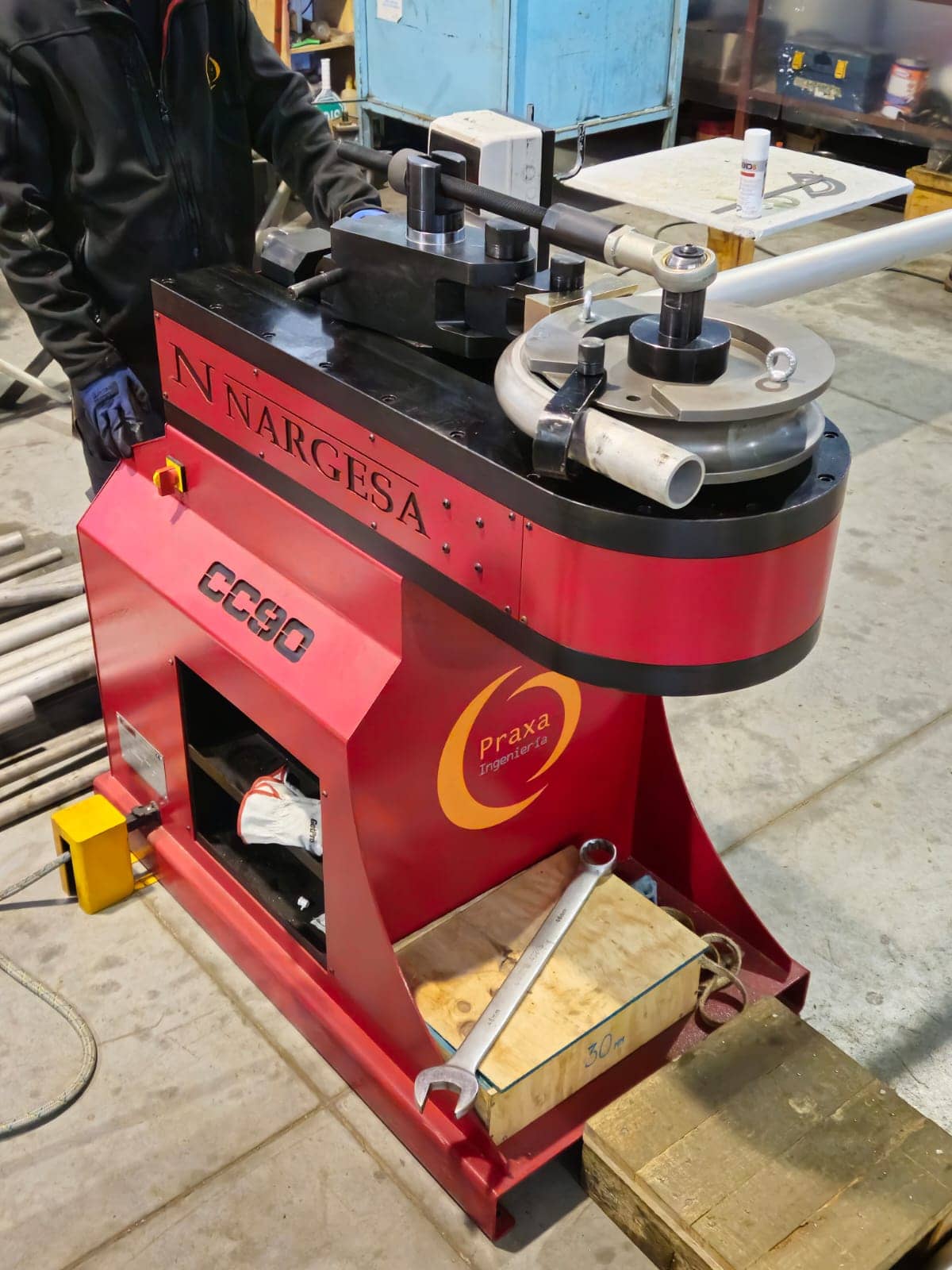 Curvadora de Tubos Nargesa CC90 CNC